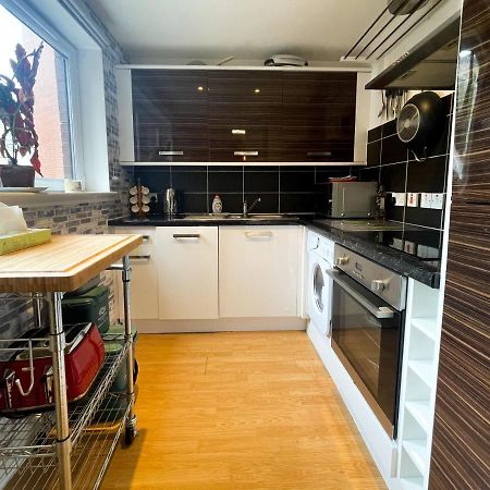 Kelvingrove 2 Bedroom Apartment - Private Parking Glasgow Esterno foto