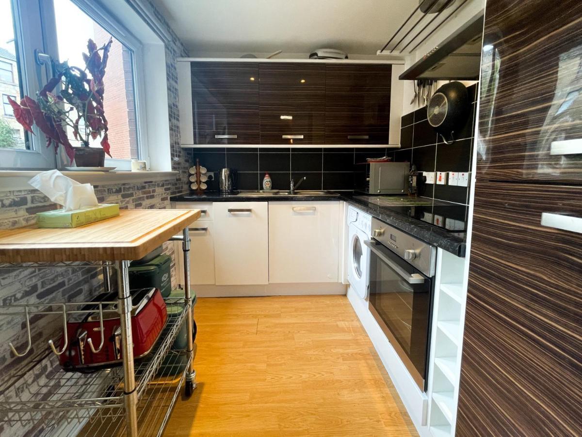 Kelvingrove 2 Bedroom Apartment - Private Parking Glasgow Esterno foto