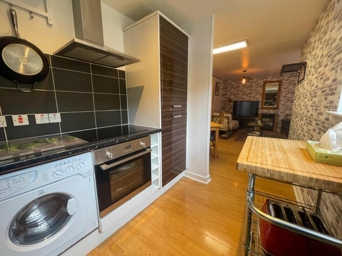 Kelvingrove 2 Bedroom Apartment - Private Parking Glasgow Esterno foto