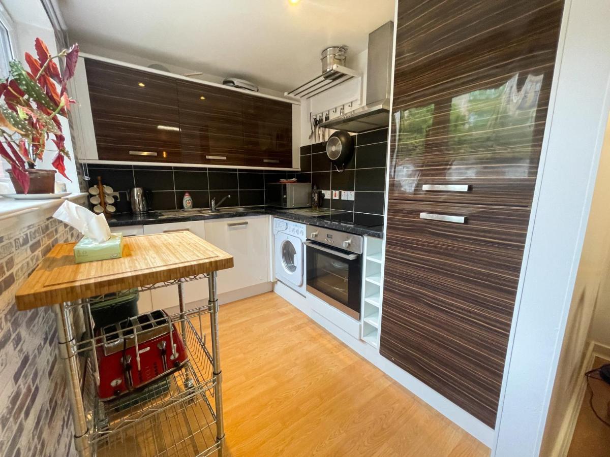 Kelvingrove 2 Bedroom Apartment - Private Parking Glasgow Esterno foto