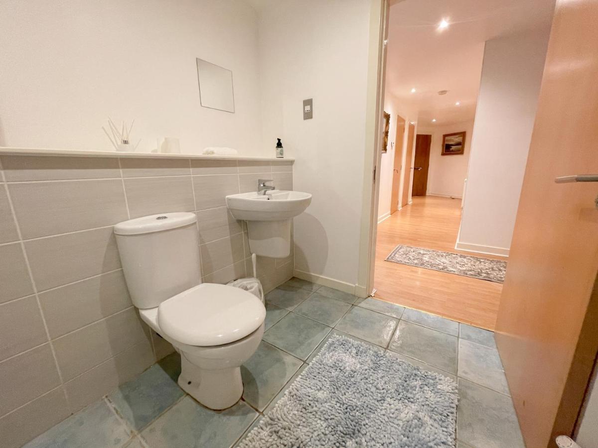Kelvingrove 2 Bedroom Apartment - Private Parking Glasgow Esterno foto
