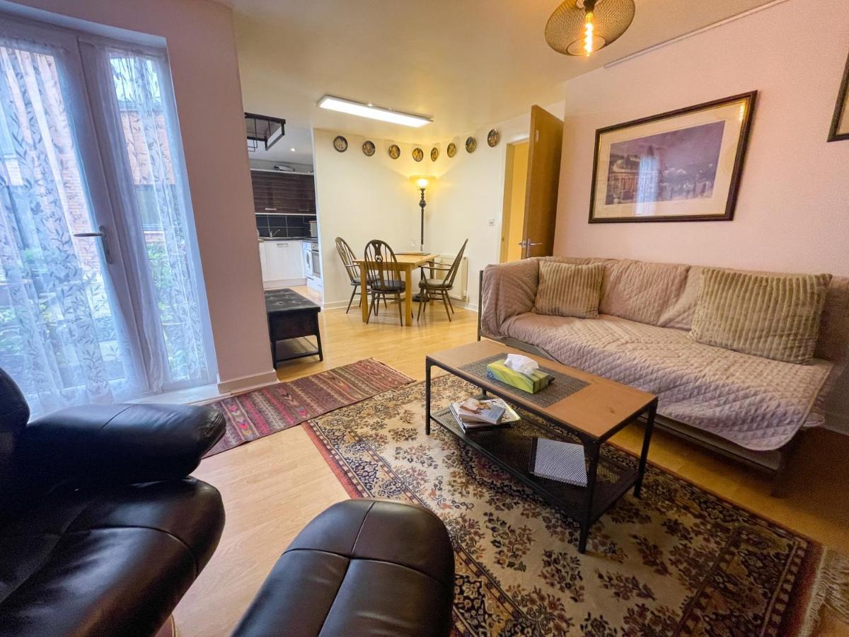 Kelvingrove 2 Bedroom Apartment - Private Parking Glasgow Esterno foto