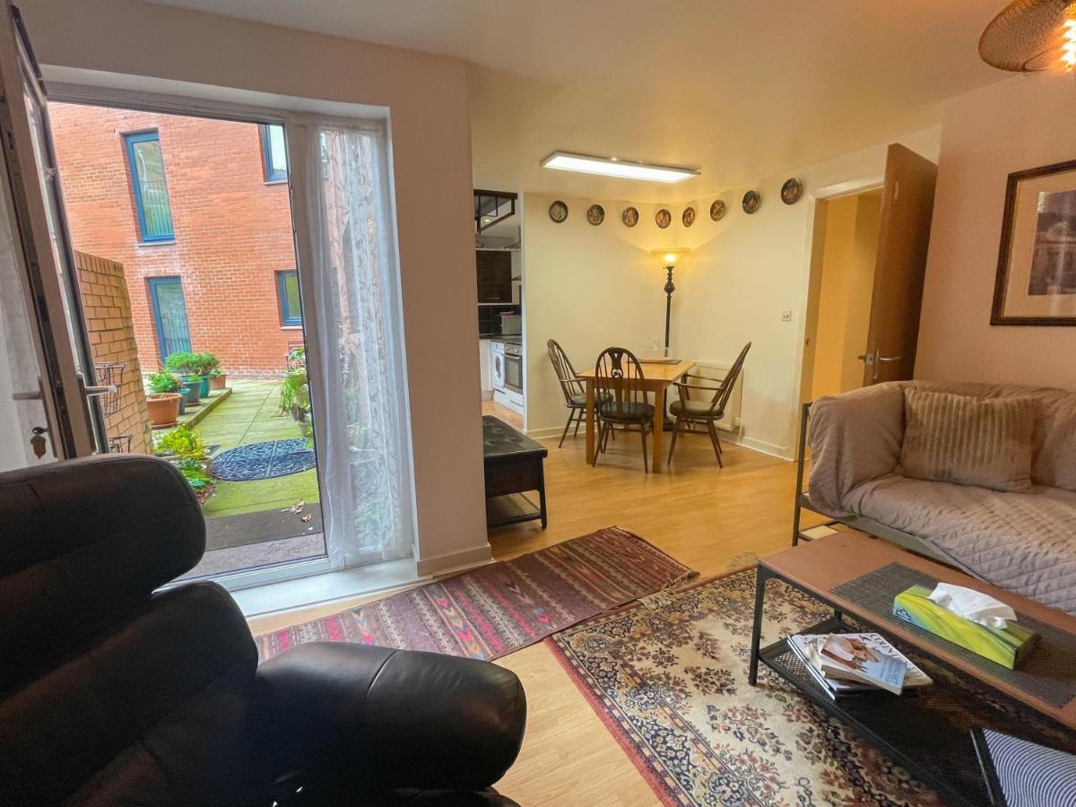 Kelvingrove 2 Bedroom Apartment - Private Parking Glasgow Esterno foto